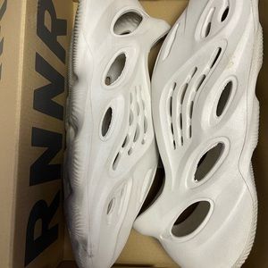 Yeezy Foam Rnnr “Ararat”